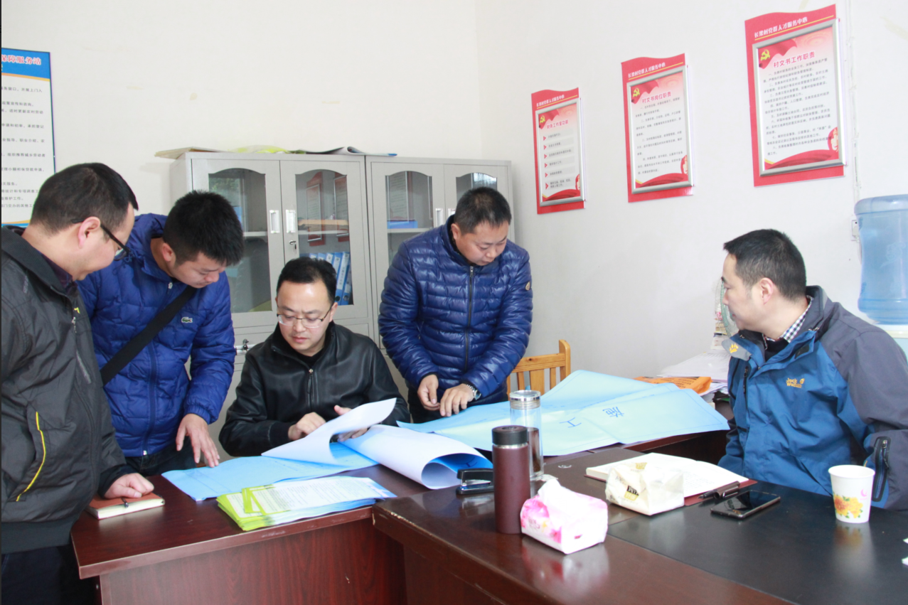 积极配合村社 深入开展全覆盖走访