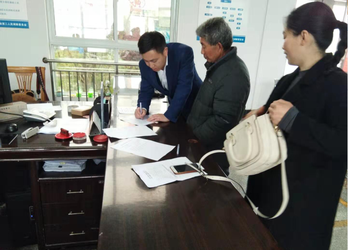 PA真人集团官网集团为帮扶贫困户提供法律援助