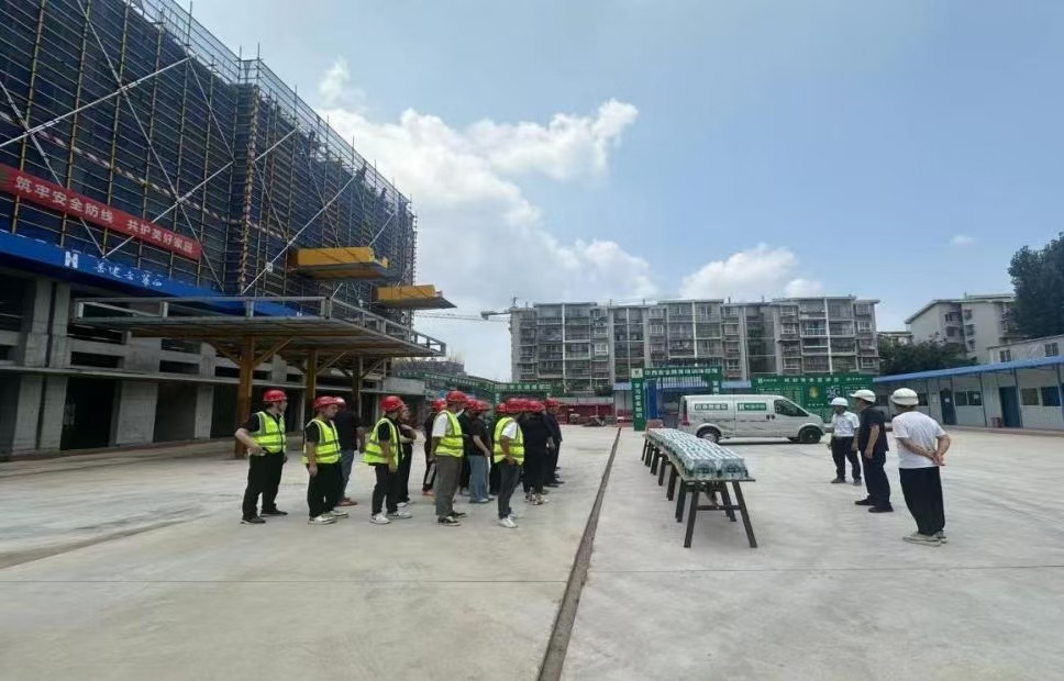 PA真人集团官网集团开展“夏日送清凉”慰问活动